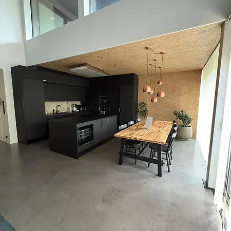 ヴィラ Modern Family Home, 15 Min To Center And 10 Min To Airport ヘルシンキ