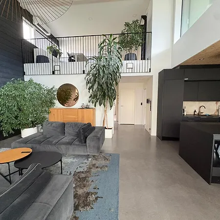Modern Family Home, 15 Min To Center And 10 Min To Airport * ヘルシンキ