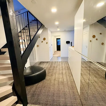 Modern Family Home, 15 Min To Center And 10 Min To Airport ヴィラ ヘルシンキ