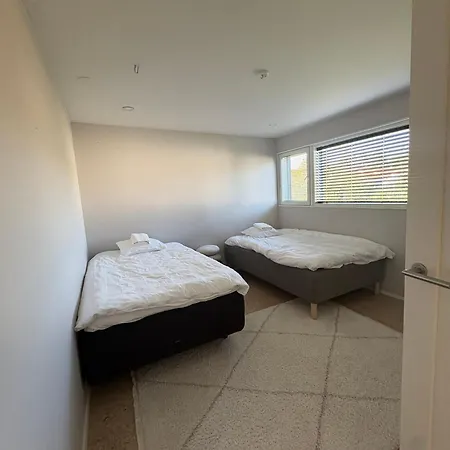 Modern Family Home, 15 Min To Center And 10 Min To Airport ヘルシンキ