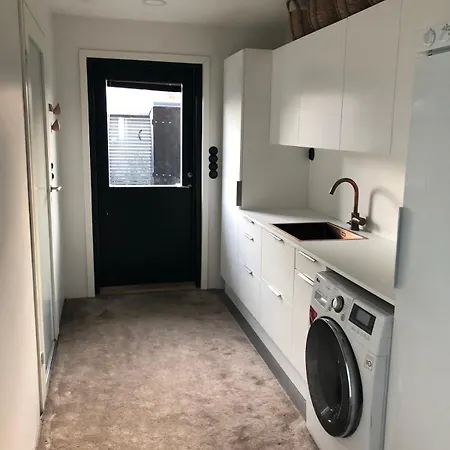 Modern Family Home, 15 Min To Center And 10 Min To Airport * ヘルシンキ